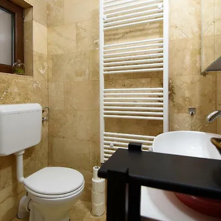 Apartment Daly 1 *